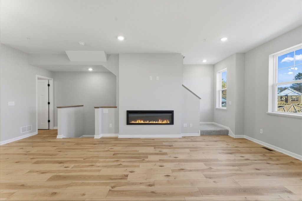 Photo of 1524 Traverse Lane Ln, West Saint Paul, MN 55118 (MLS # 7024610)