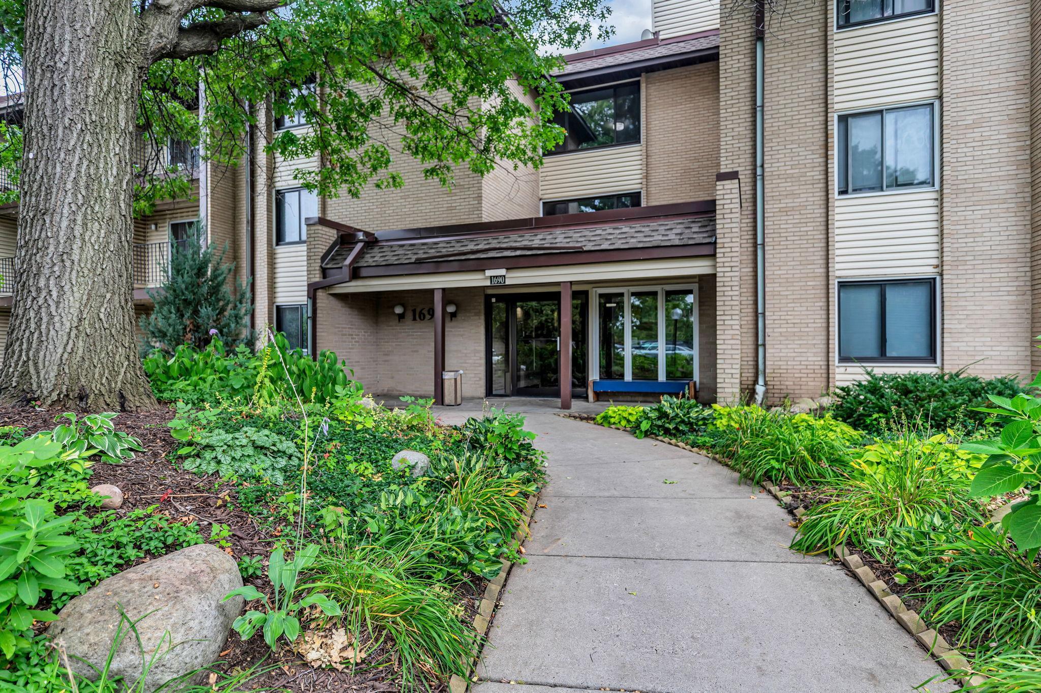 1690 Highway 36 W 216