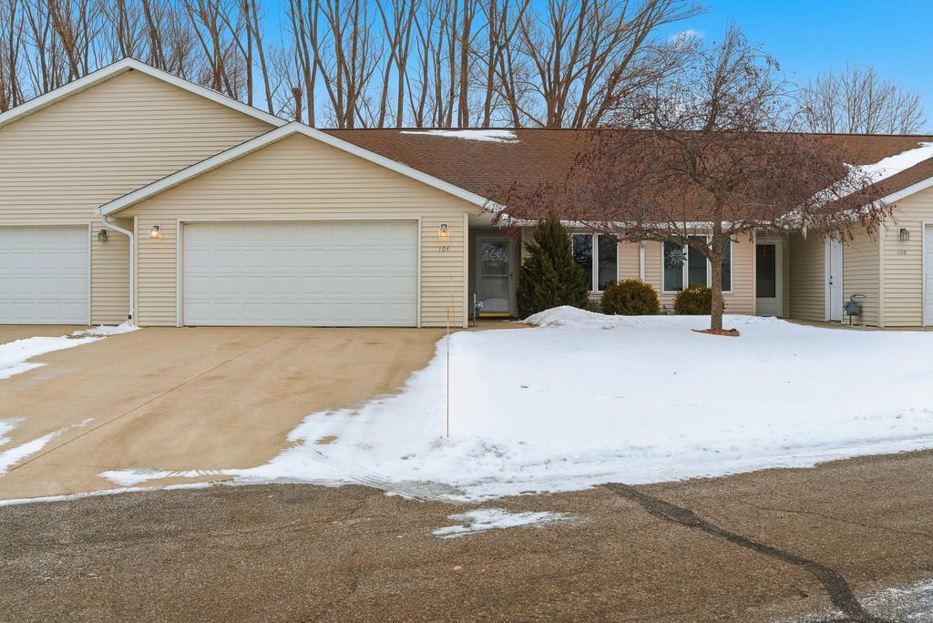 Photo of 104 Blue Bird Path, Mankato, MN 56001 (MLS # 7017327)