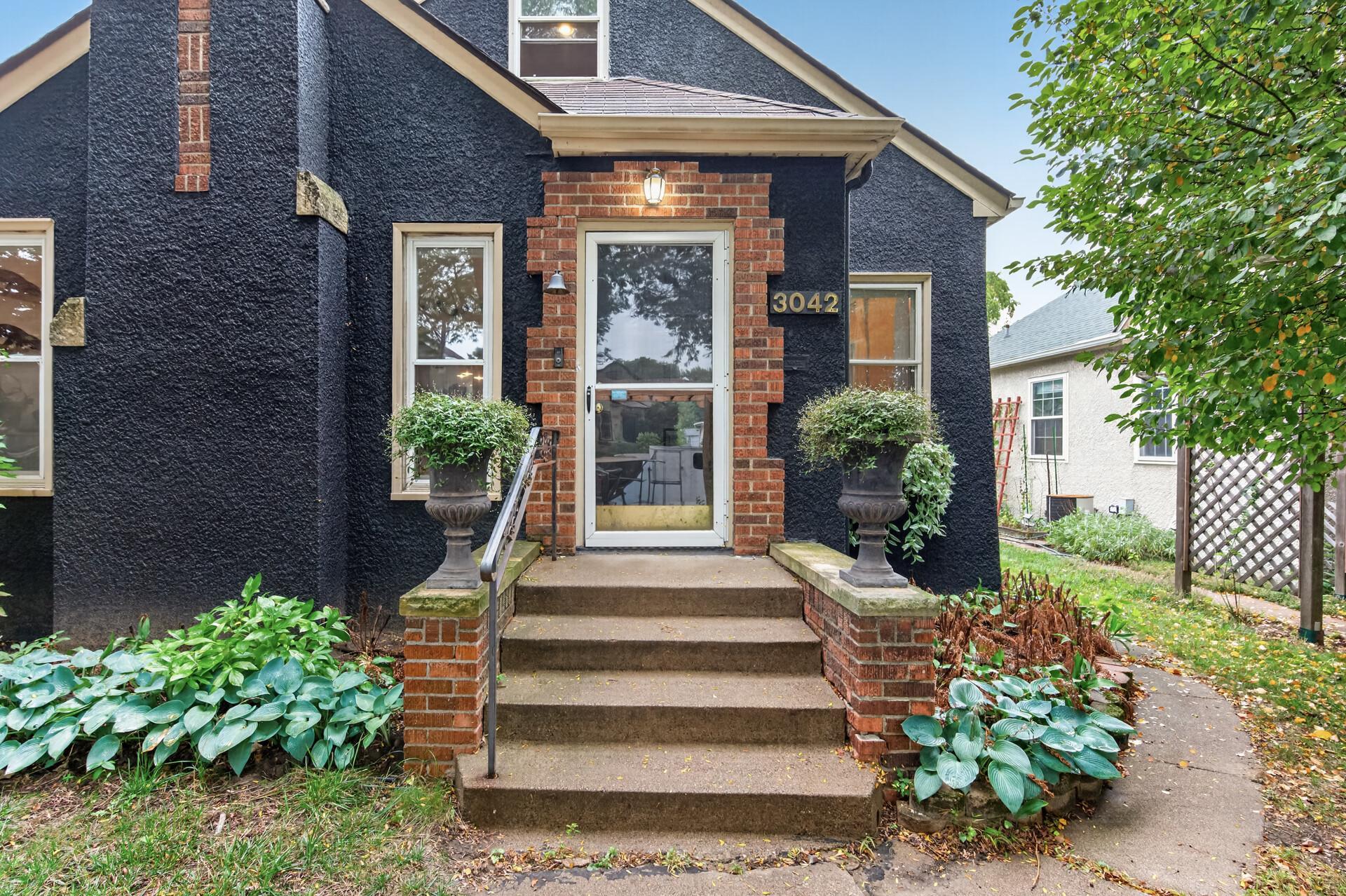 3042 Arthur Street NE