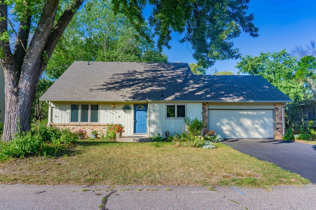 Photo of 110105 Arboretum Way, Chaska, MN 55318 (MLS # 7141798)