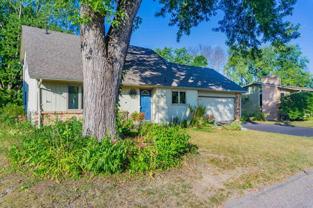 Photo of 110105 Arboretum Way, Chaska, MN 55318 (MLS # 7141798)