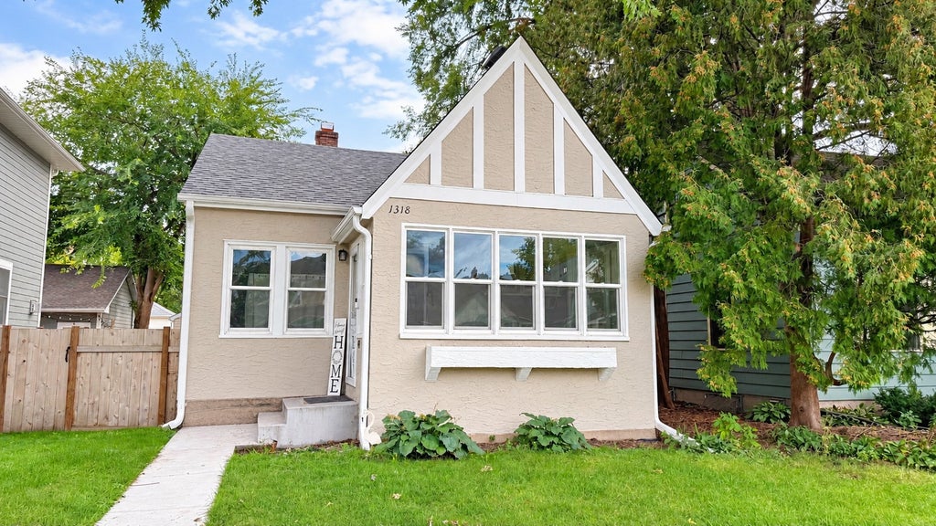 Photo of 1318 Eleanor Avenue, Saint Paul, MN 55116 (MLS # 7147591)