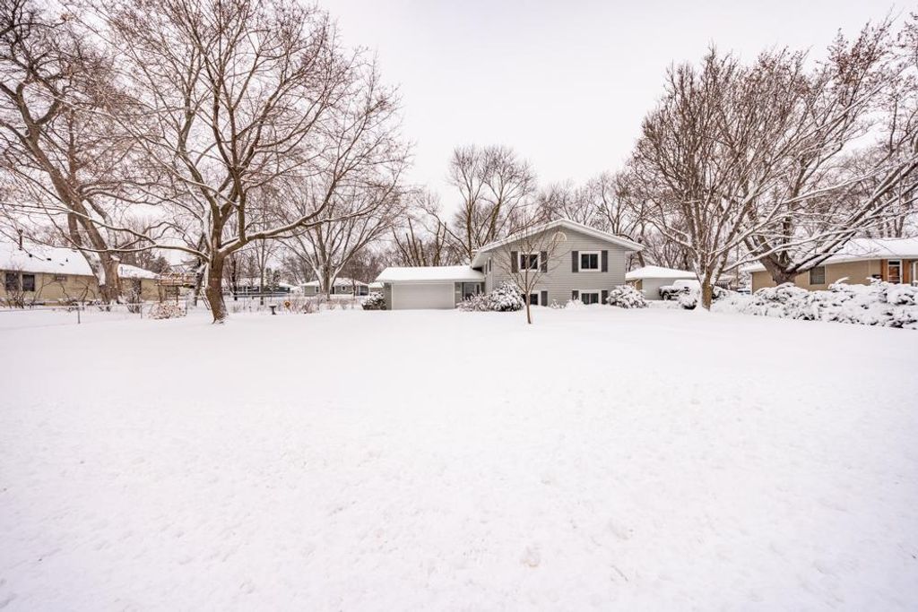 Photo of 10924 Zenith Avenue S, Bloomington, MN 55431 (MLS # 7018319)