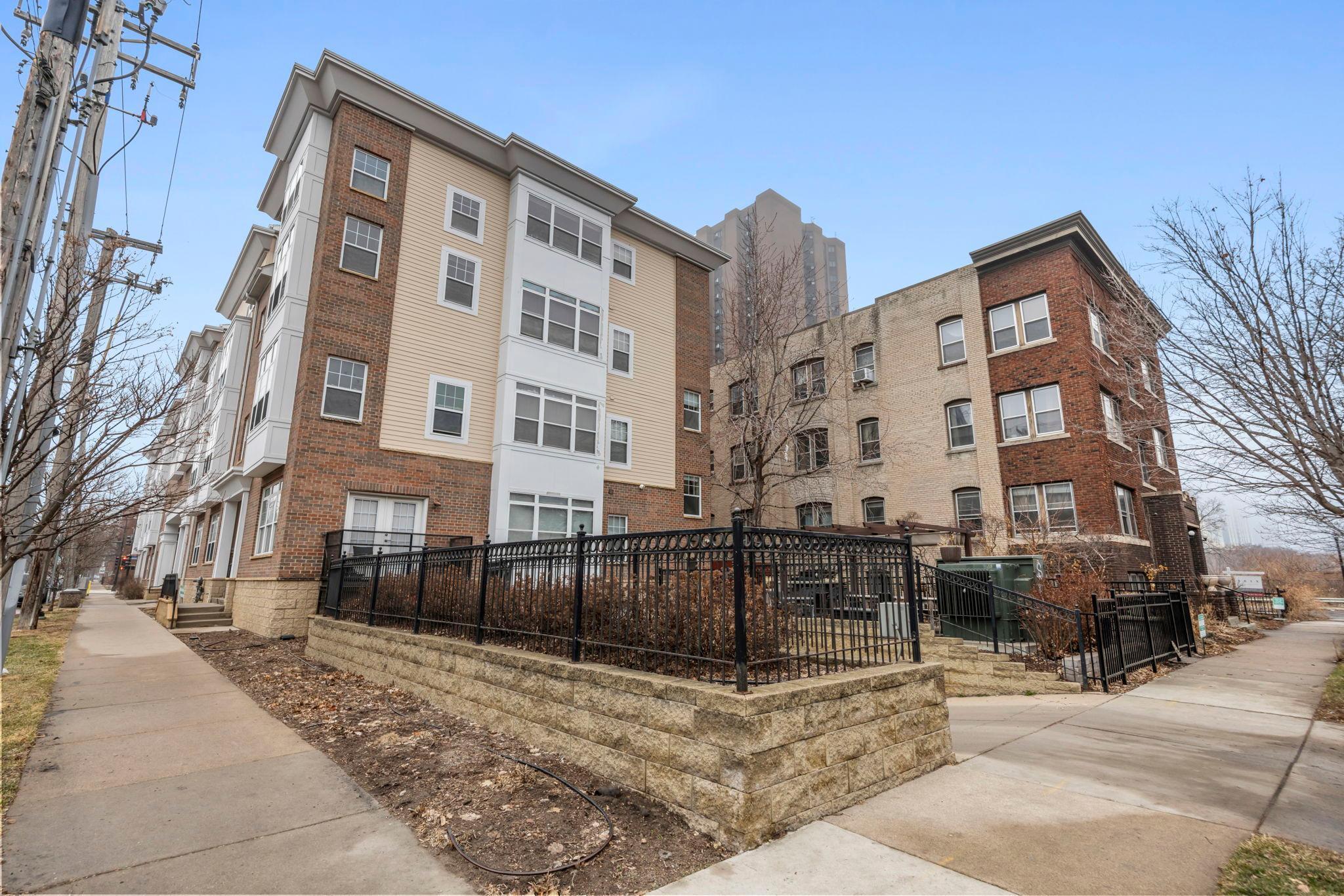 310 E 18th Street 201