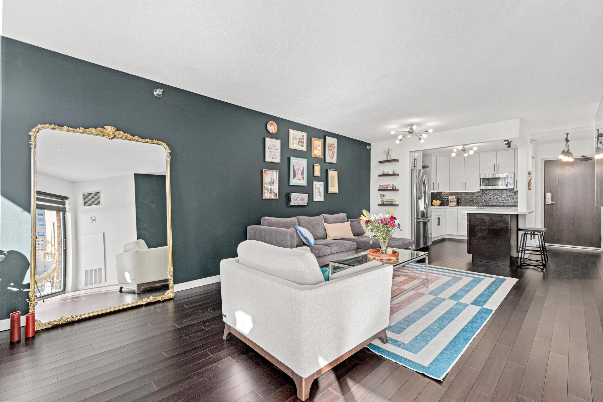 78 10th Street E 2004