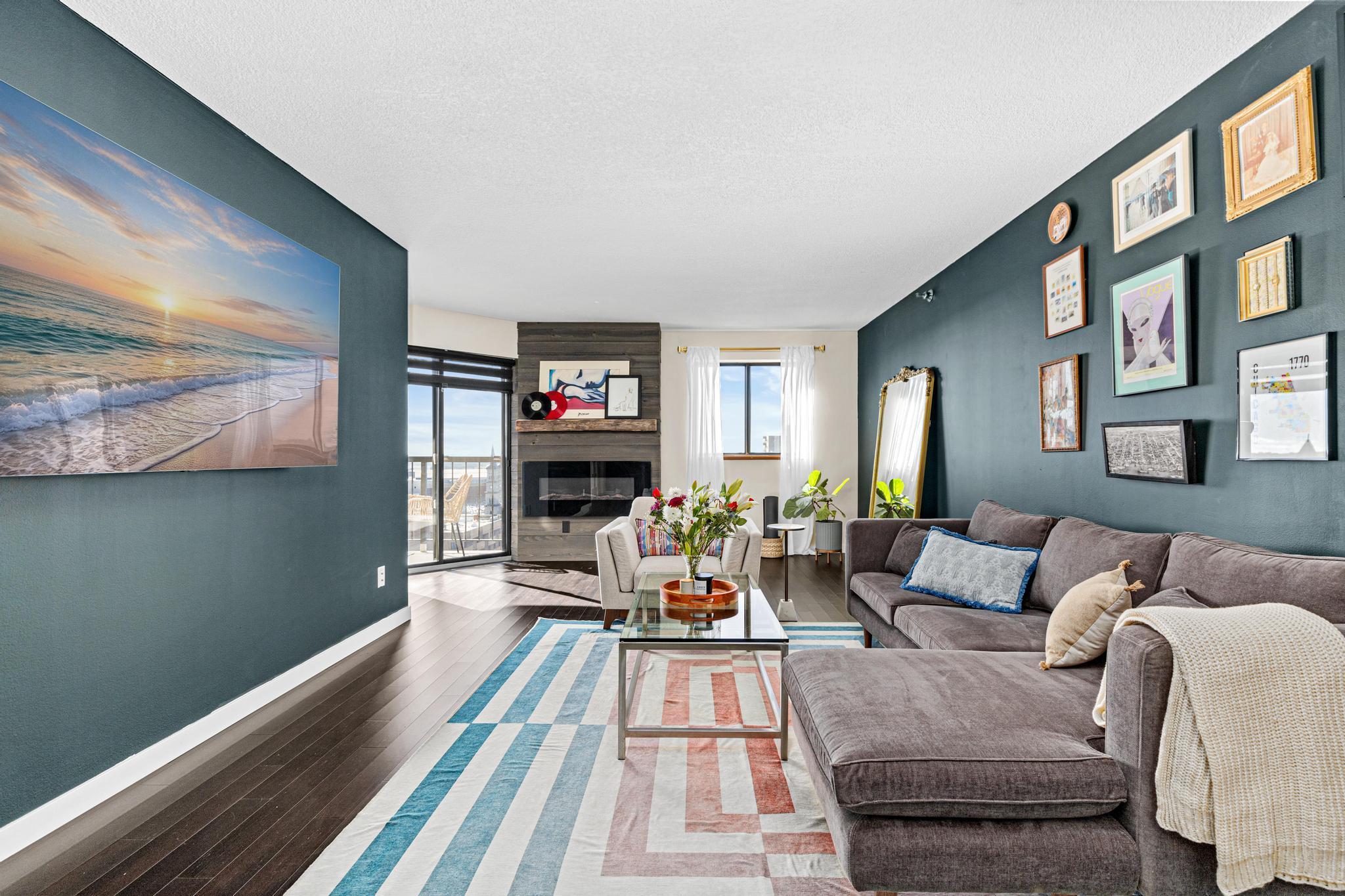 78 10th Street E 2004