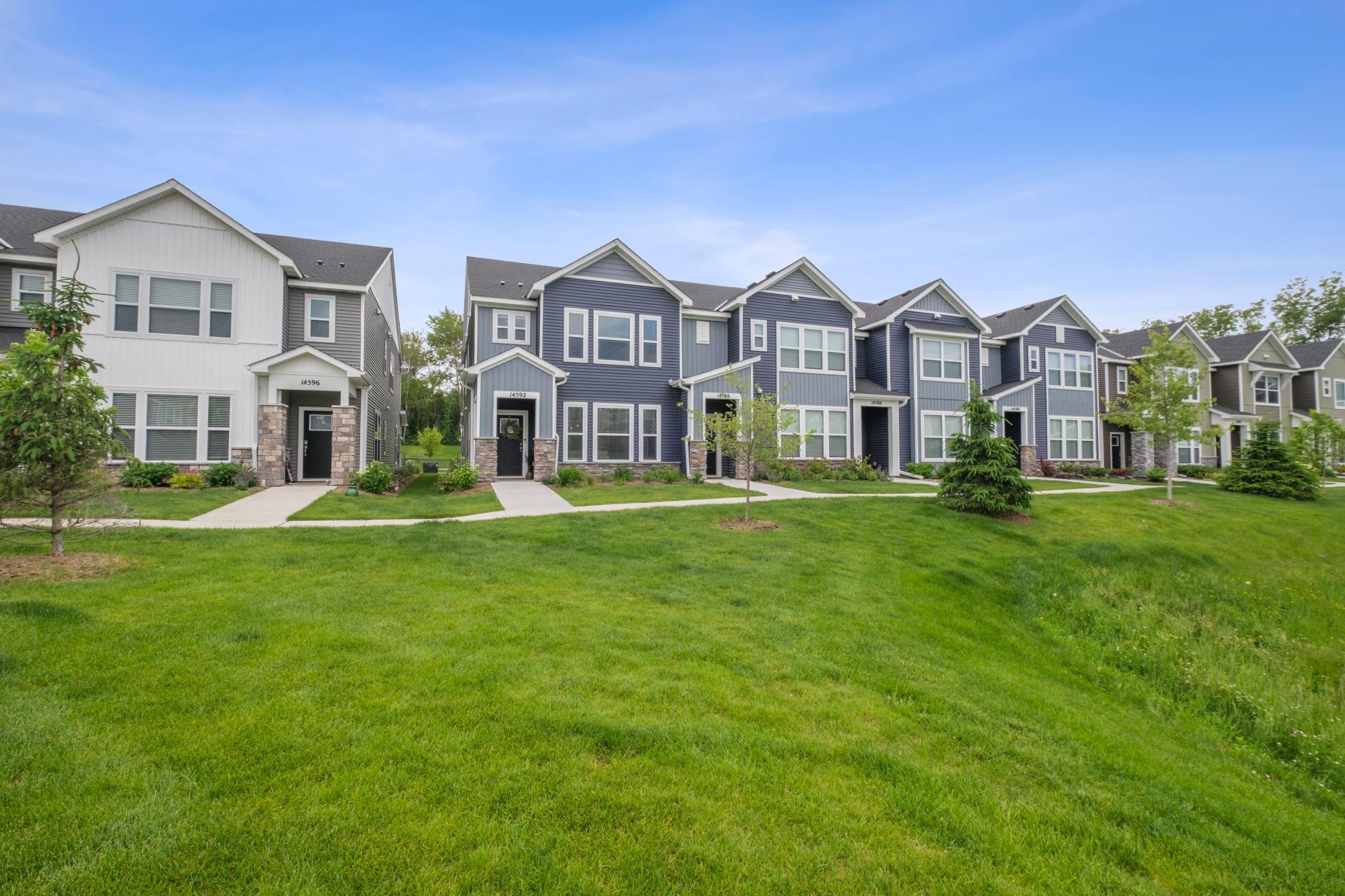 14592 Twin Lakes Circle