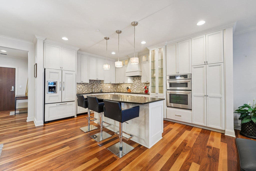 Photo of 875 Lake Street N #212, Wayzata, MN 55391 (MLS # 7112833)
