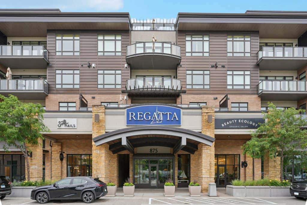 Photo of 875 Lake Street N #212, Wayzata, MN 55391 (MLS # 7112833)