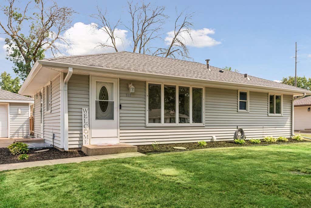 Photo of 311 109th Avenue NW, Coon Rapids, MN 55448 (MLS # 7086426)