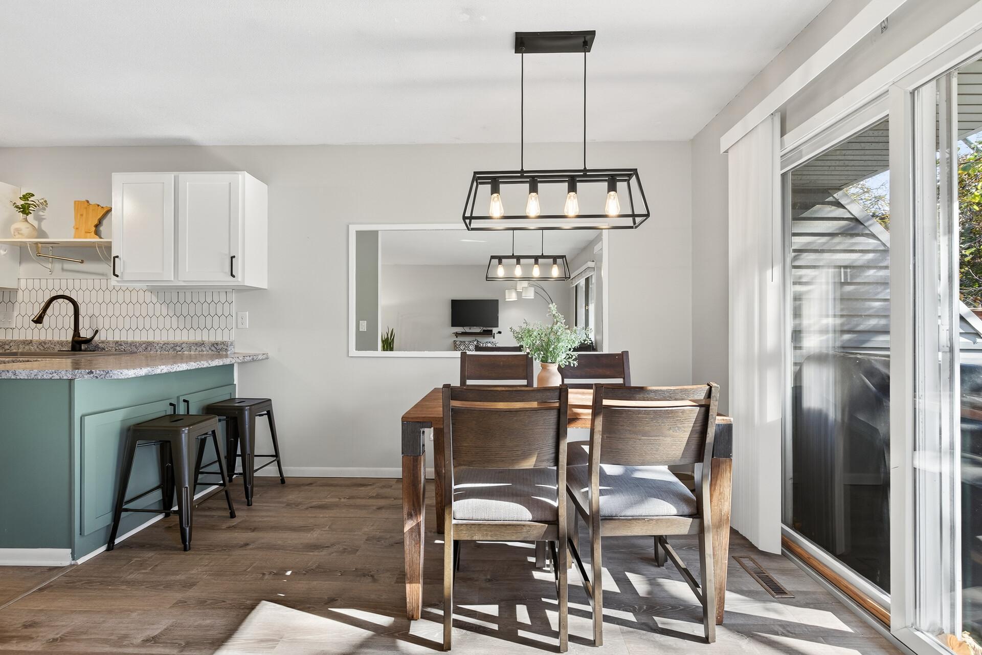 1302 Crestridge Lane N