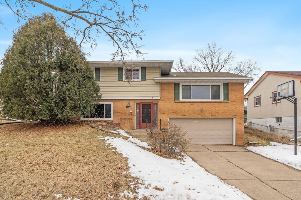 Photo of 2243 Edgebrook Avenue, Saint Paul, MN 55119 (MLS # 7006492)