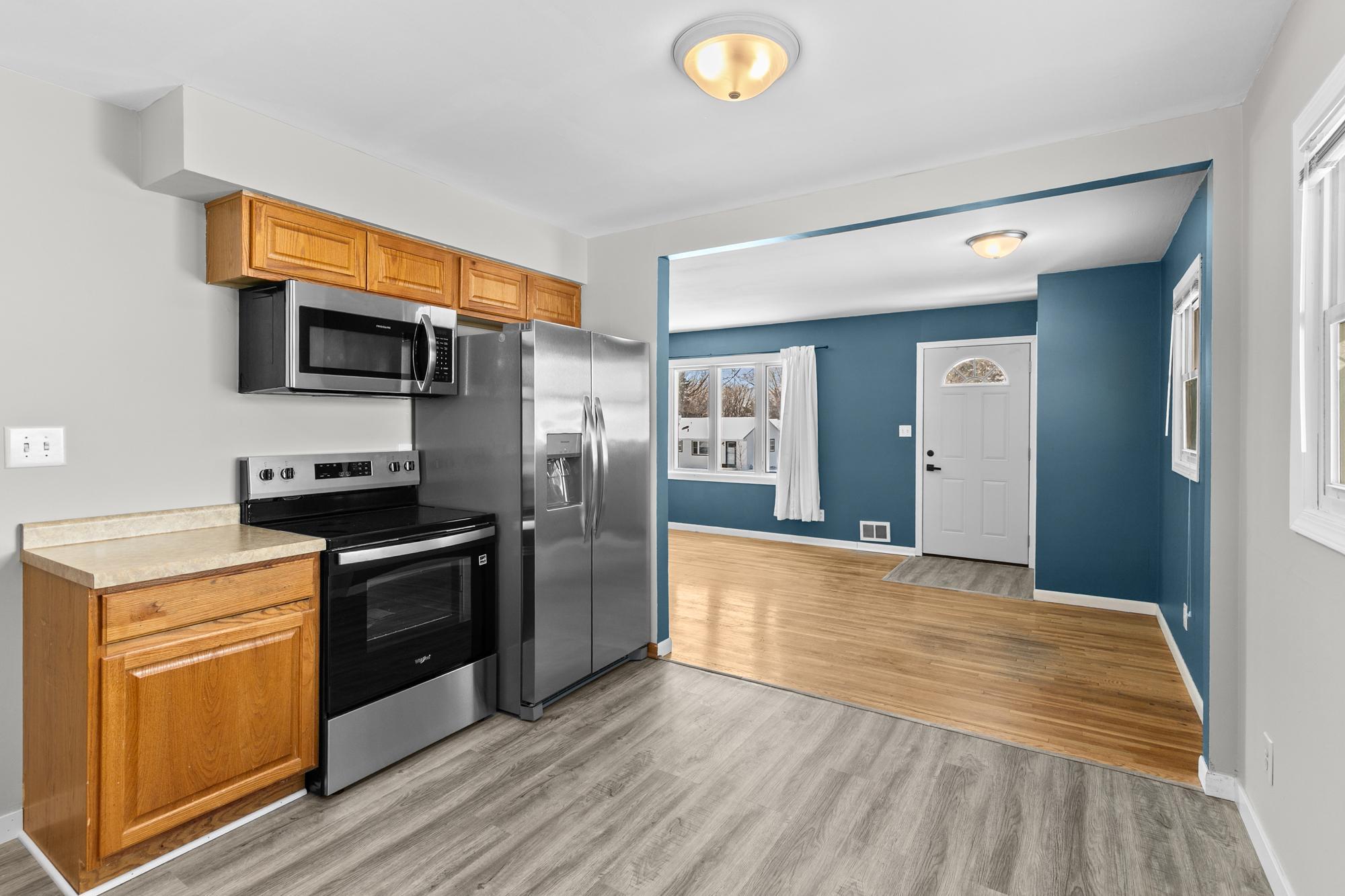 305 Greystone Avenue N