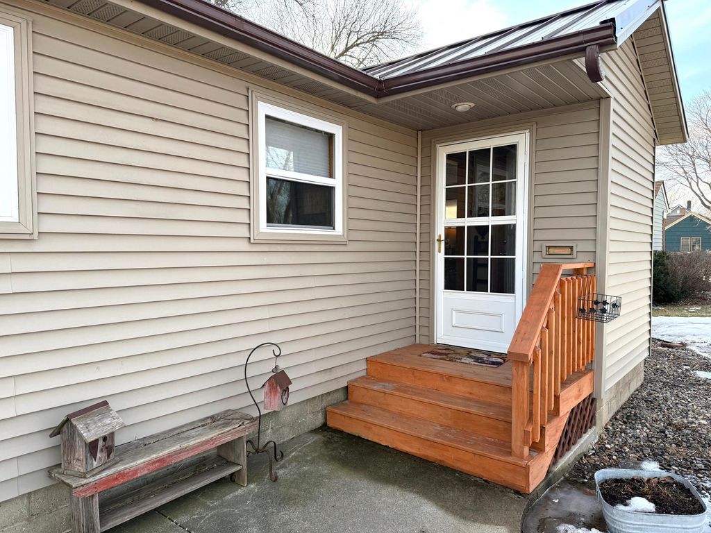 Photo of 706 E Chestnut Street, Redwood Falls, MN 56283 (MLS # 7017233)