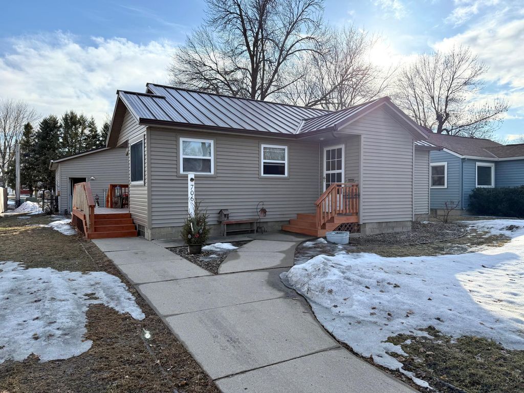 Photo of 706 E Chestnut Street, Redwood Falls, MN 56283 (MLS # 7017233)