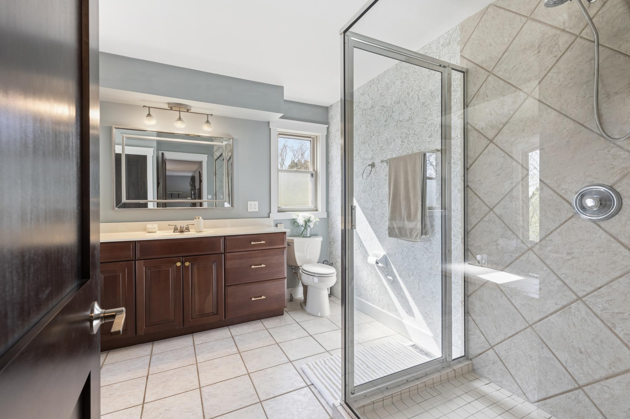 Rochester, Minnesota, 55902, United States, 5 Bedrooms Bedrooms, ,4 BathroomsBathrooms,Residential,Active,2051987