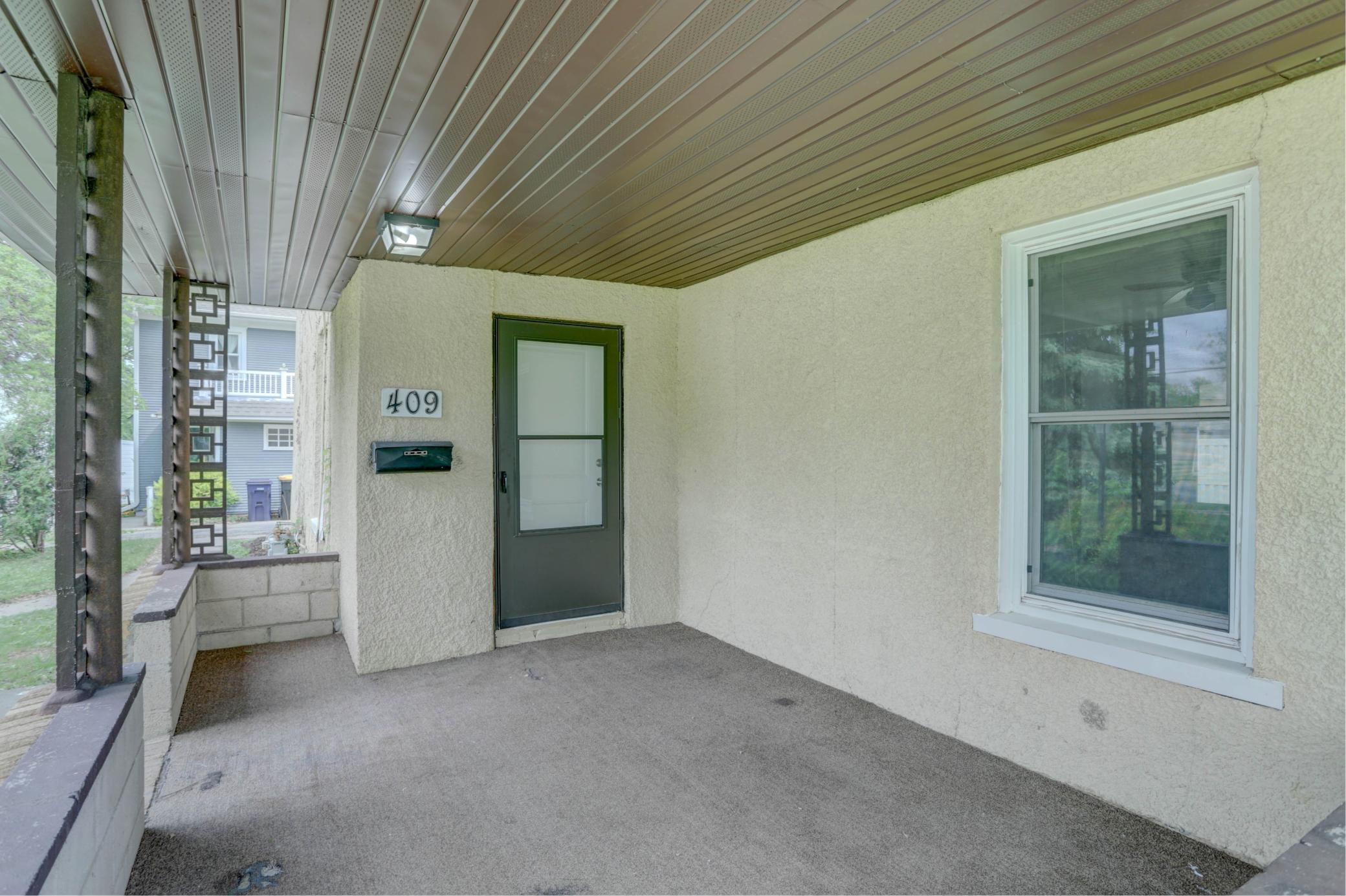 409 Shakopee Avenue E
