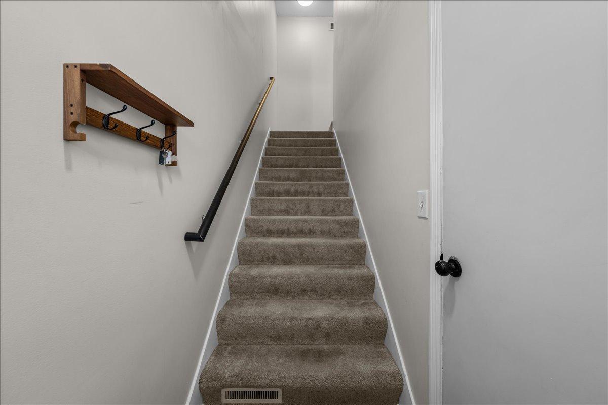 1579 County Road D E K