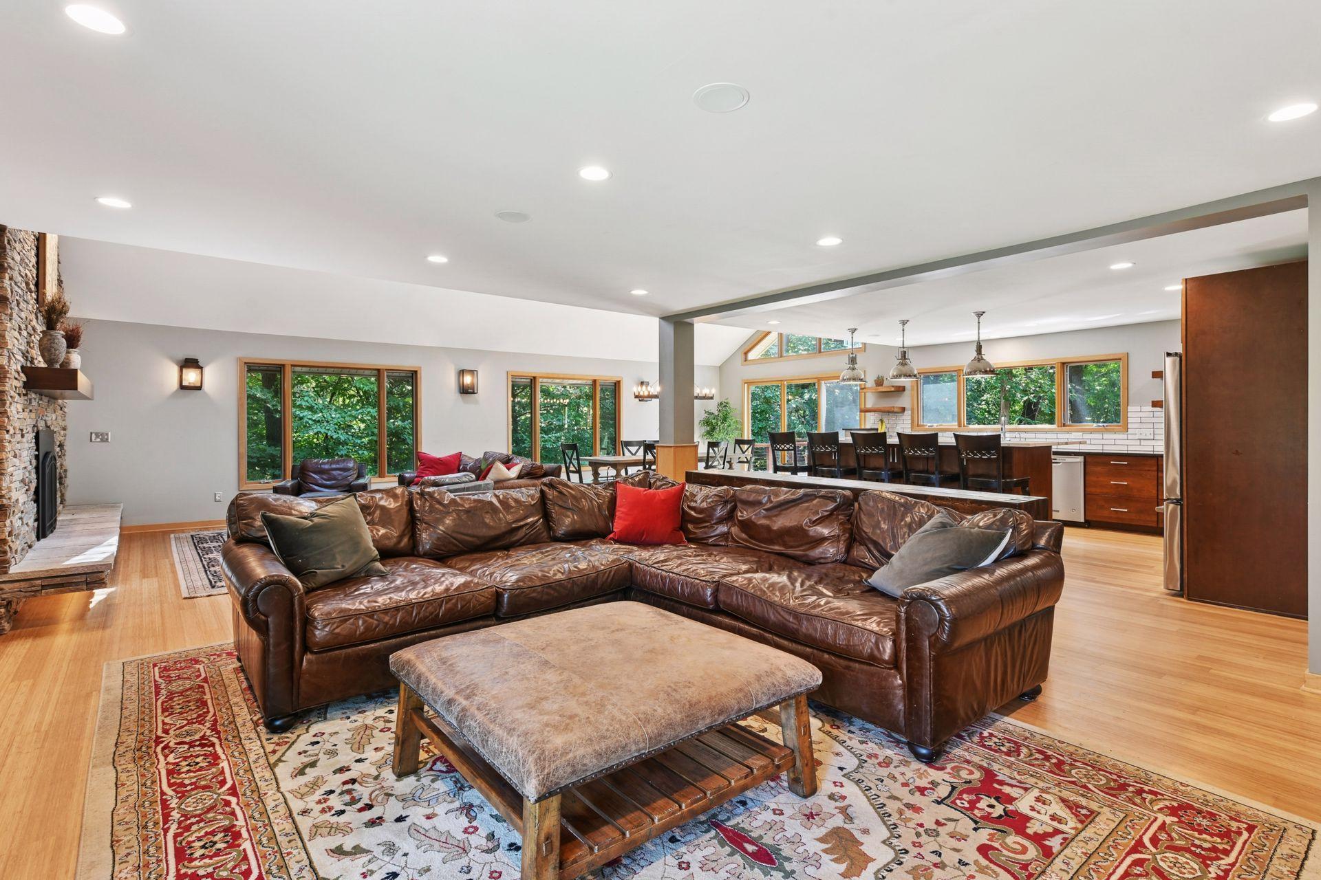 2413 Indian Road W