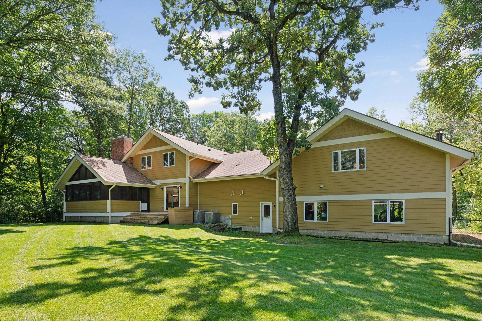 2413 Indian Road W