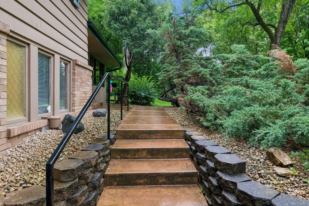 Photo of 2938 Oak Lea Drive, Minnetonka, MN 55391 (MLS # 7095829)