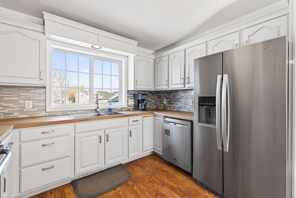 Photo of 5512 Kalenda Drive NE, Albertville, MN 55301 (MLS # 7004880)