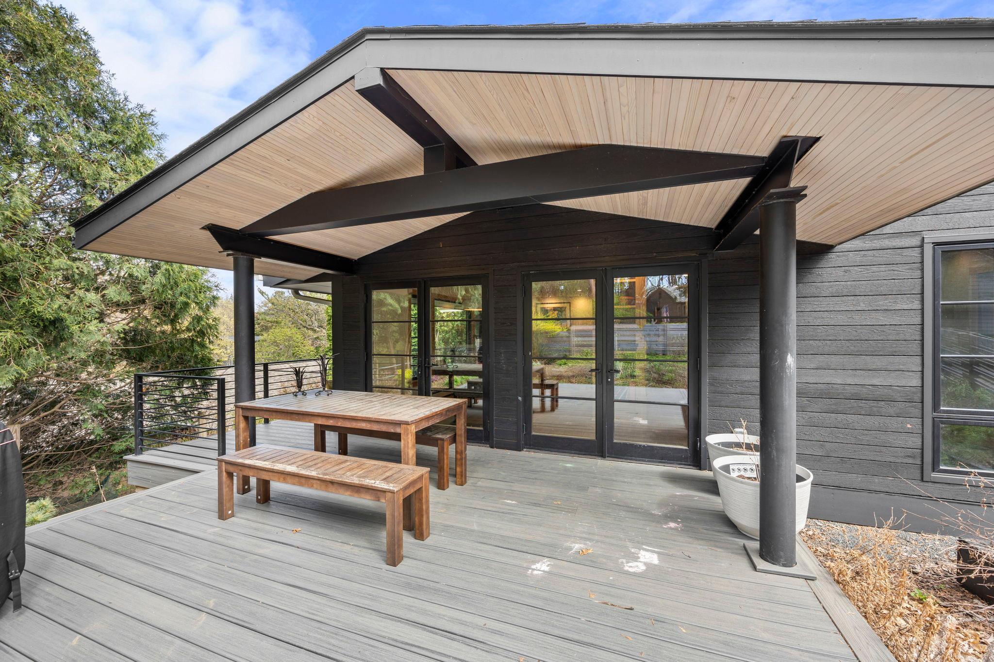 4216 Poplar Drive