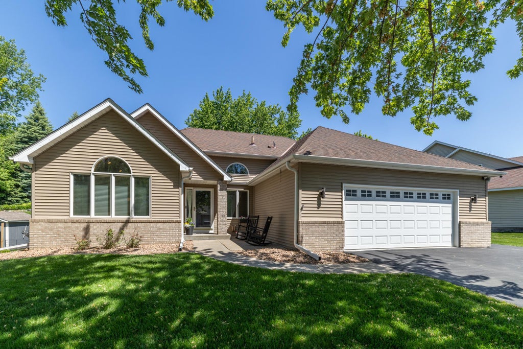 Photo of 1104 Falls Curve, Chaska, MN 55318 (MLS # 7099470)