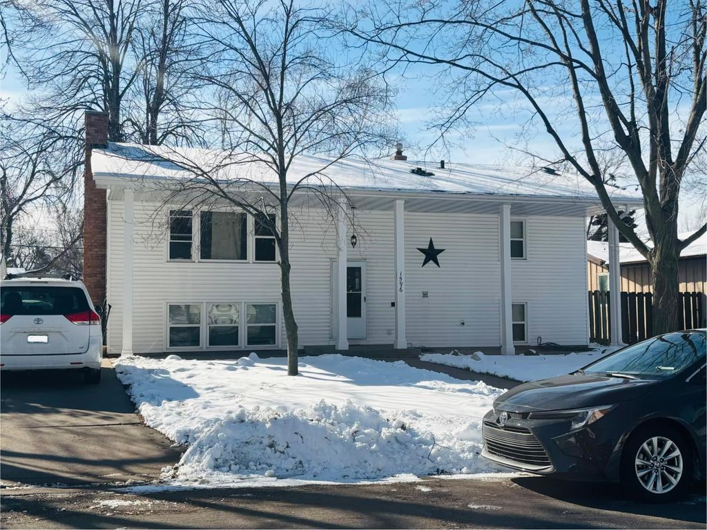 Photo of 1596 Mclean Avenue, Saint Paul, MN 55106 (MLS # 7025303)