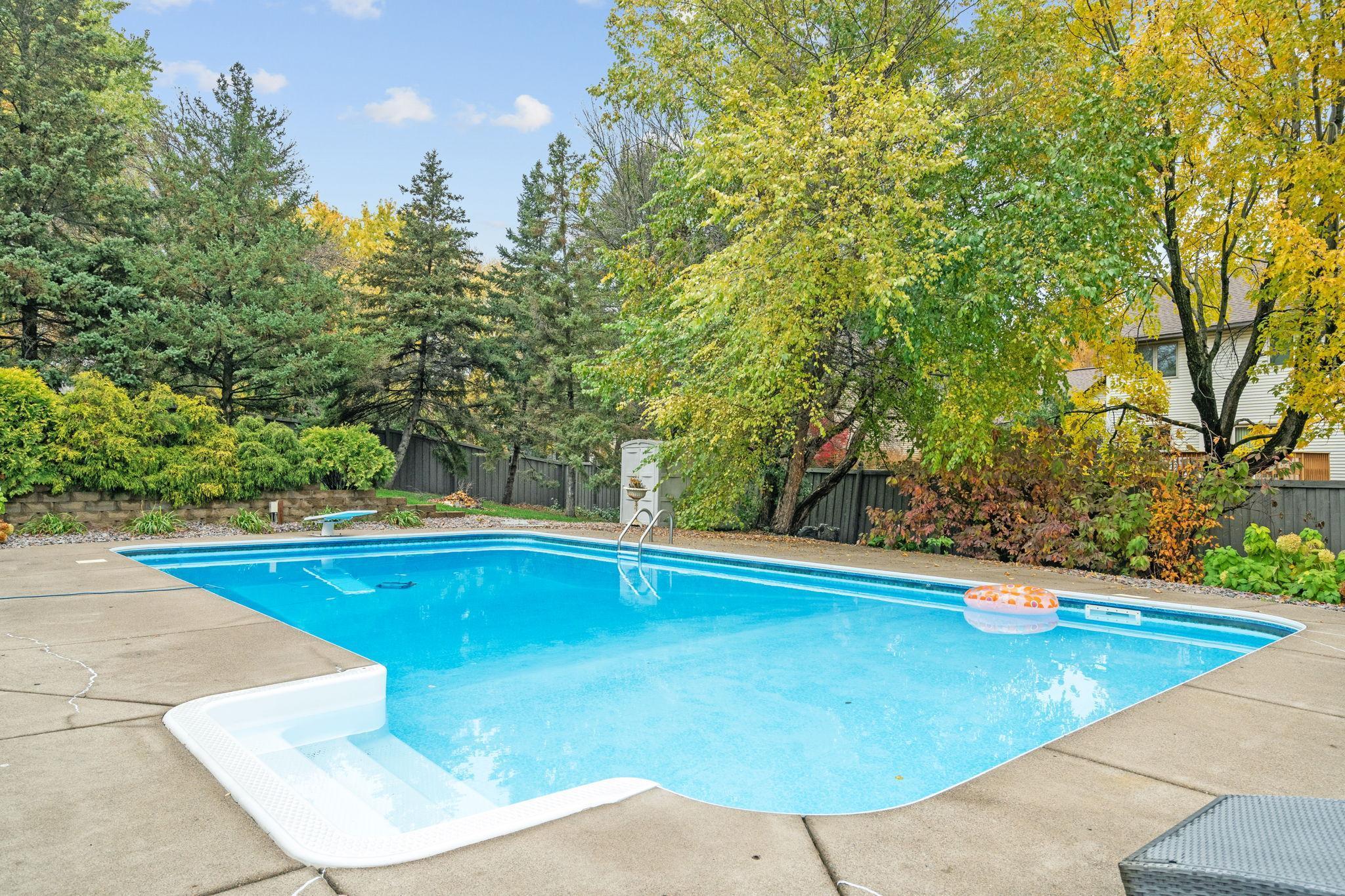 4710 Kingsview Lane N