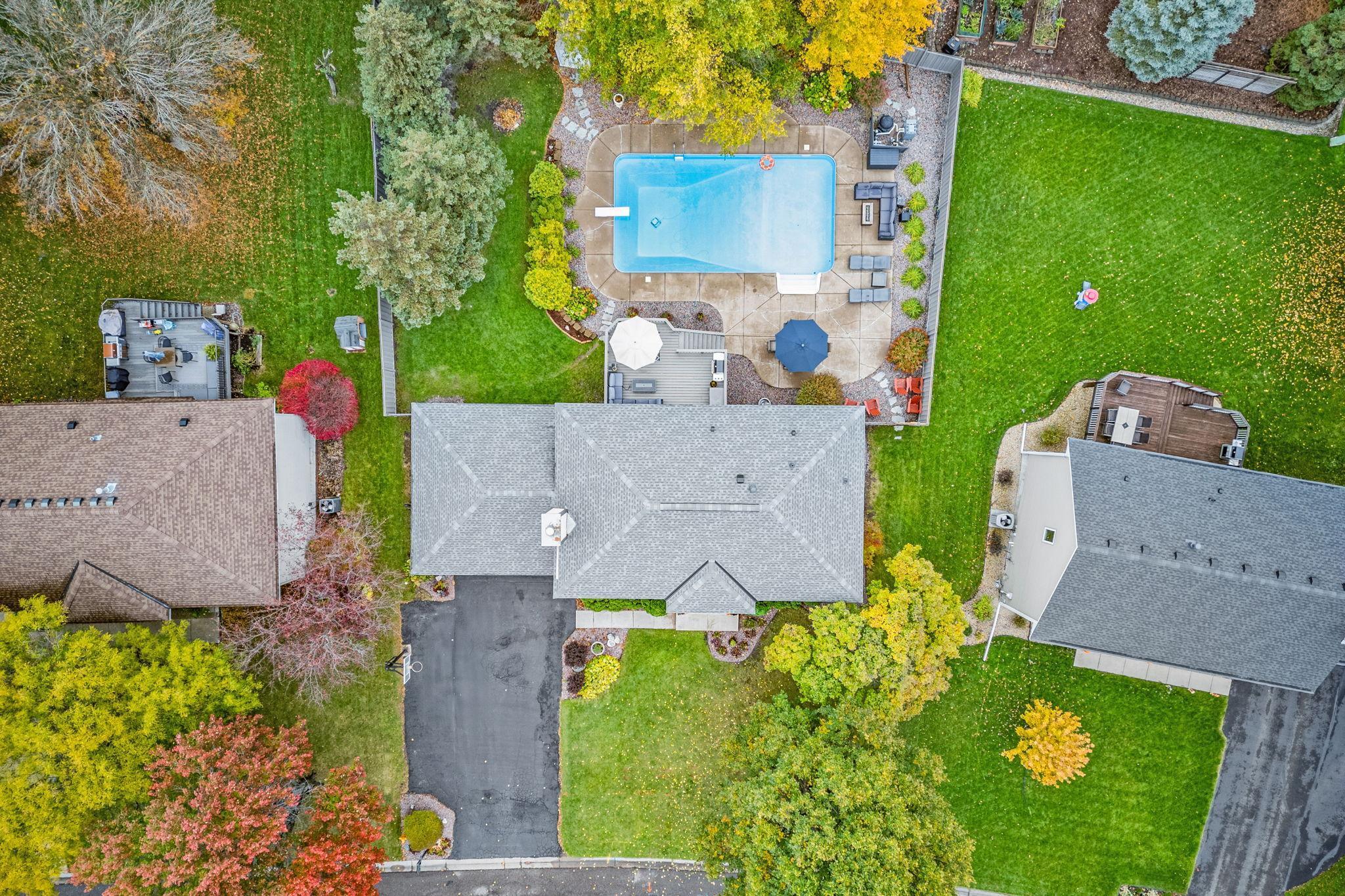 4710 Kingsview Lane N