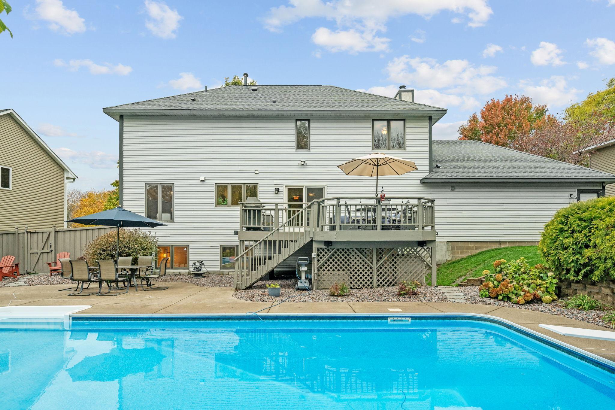 4710 Kingsview Lane N