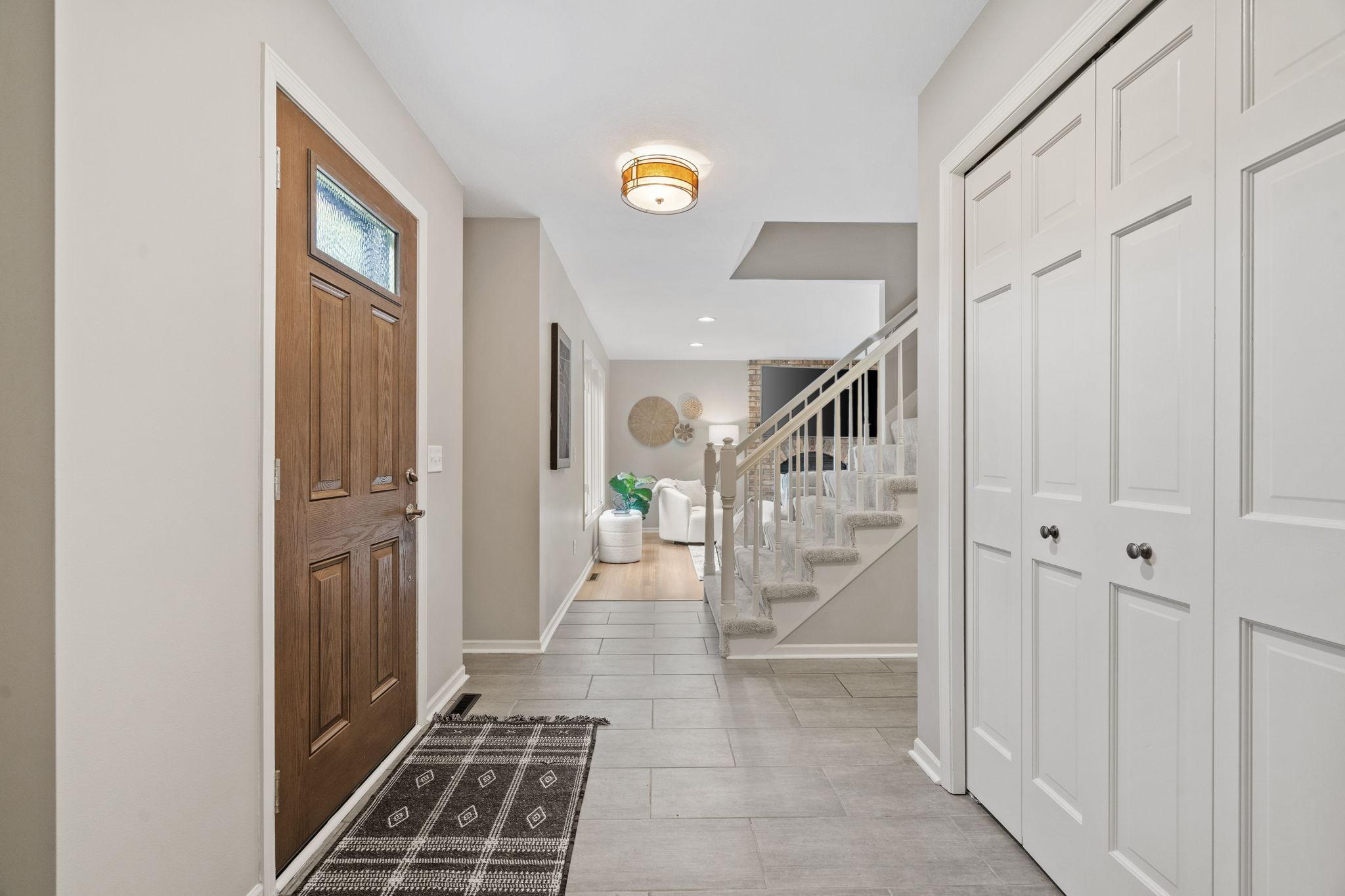 4710 Kingsview Lane N