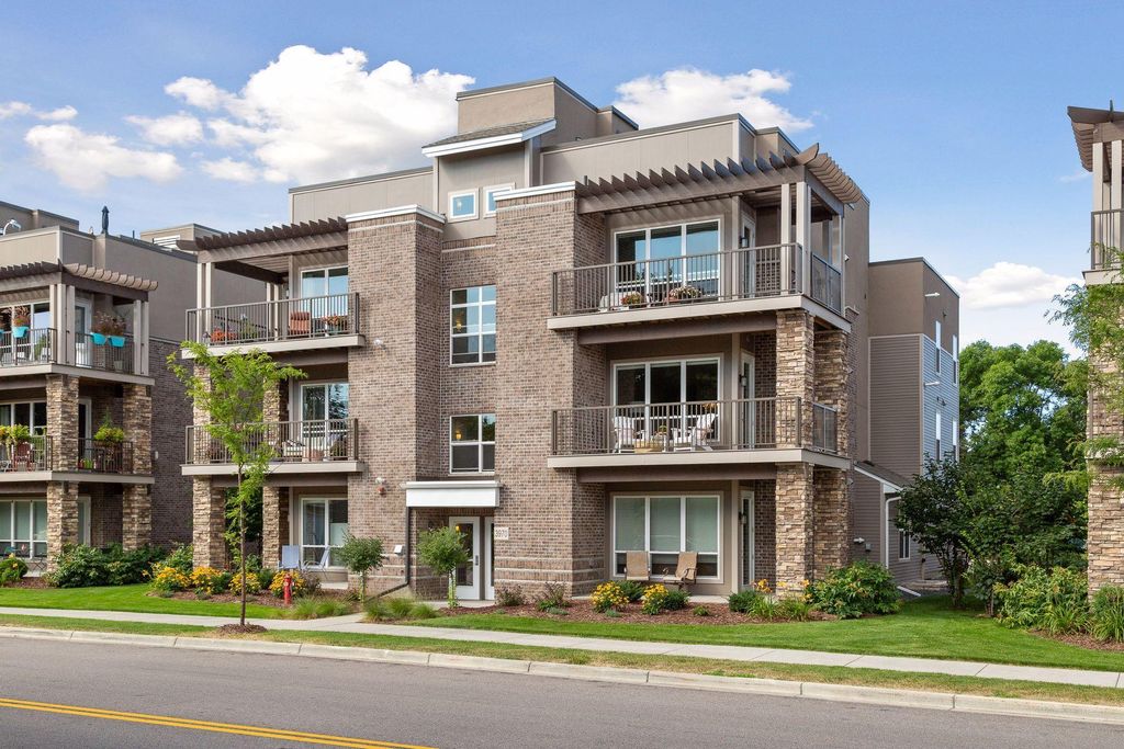 Photo of 3970 Wooddale Avenue S #201D, Saint Louis Park, MN 55416 (MLS # 7080452)