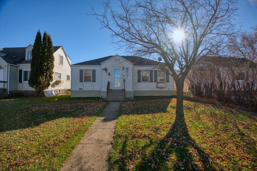 Photo of 914 Michigan Street, Hibbing, MN 55746 (MLS # 6819220)