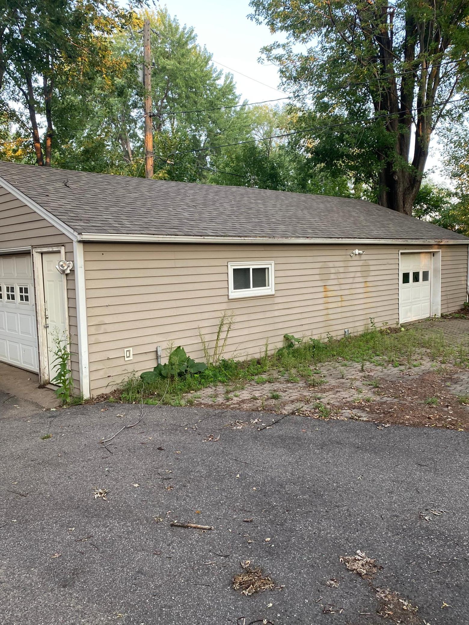 1620 County Road B W
