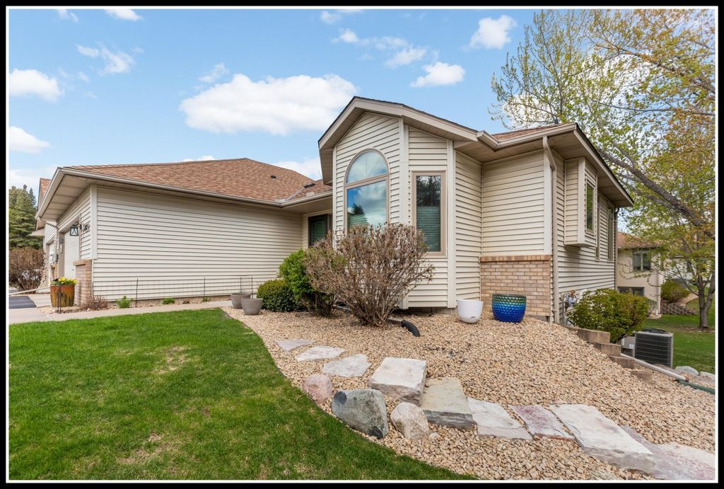 Photo of 11609 88th Place N, Maple Grove, MN 55369 (MLS # 7033727)