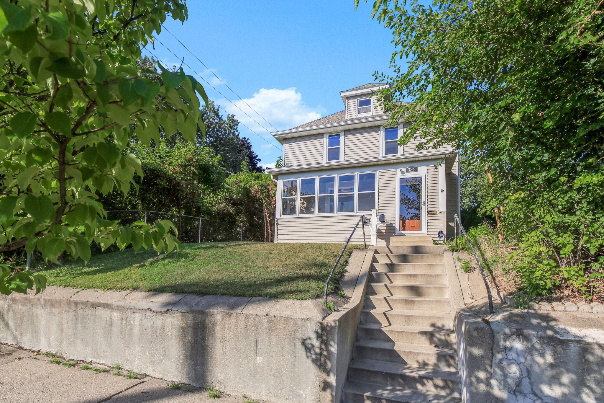 389 Fairview Avenue N