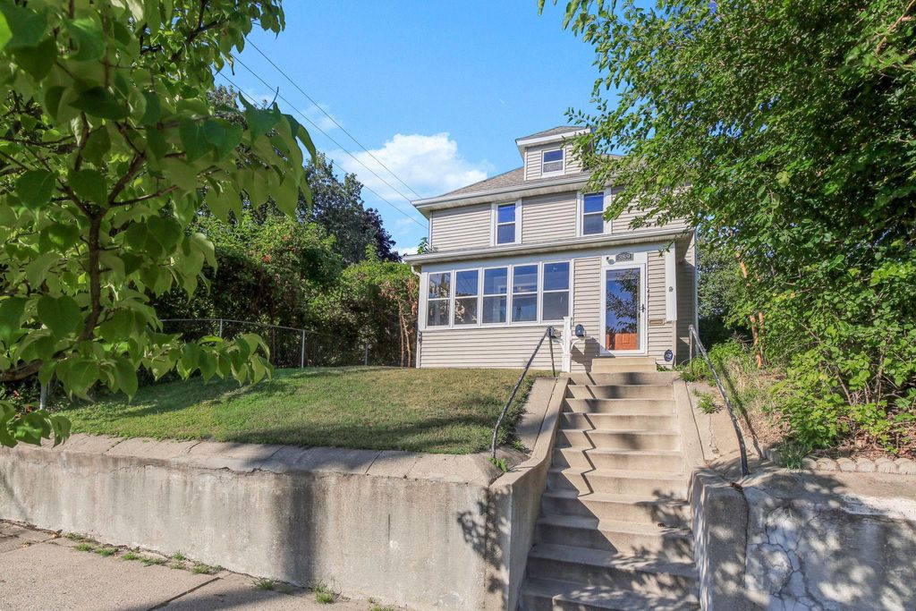 Photo of 389 Fairview Avenue N, Saint Paul, MN 55104 (MLS # 7045756)