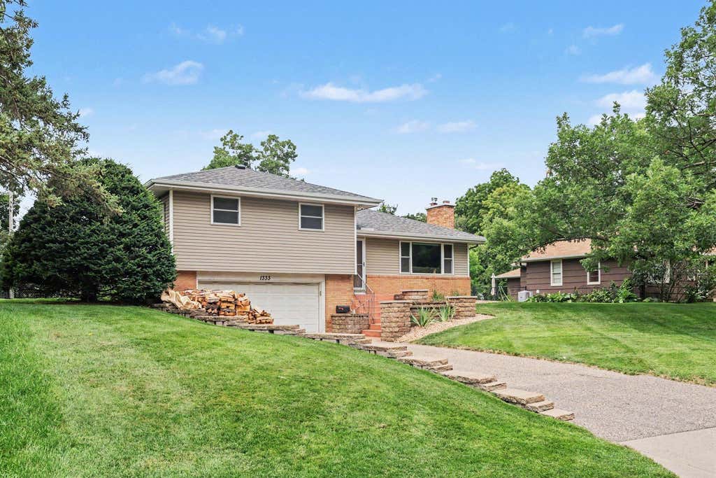 Photo of 1333 Valders Avenue N, Golden Valley, MN 55427 (MLS # 7119519)