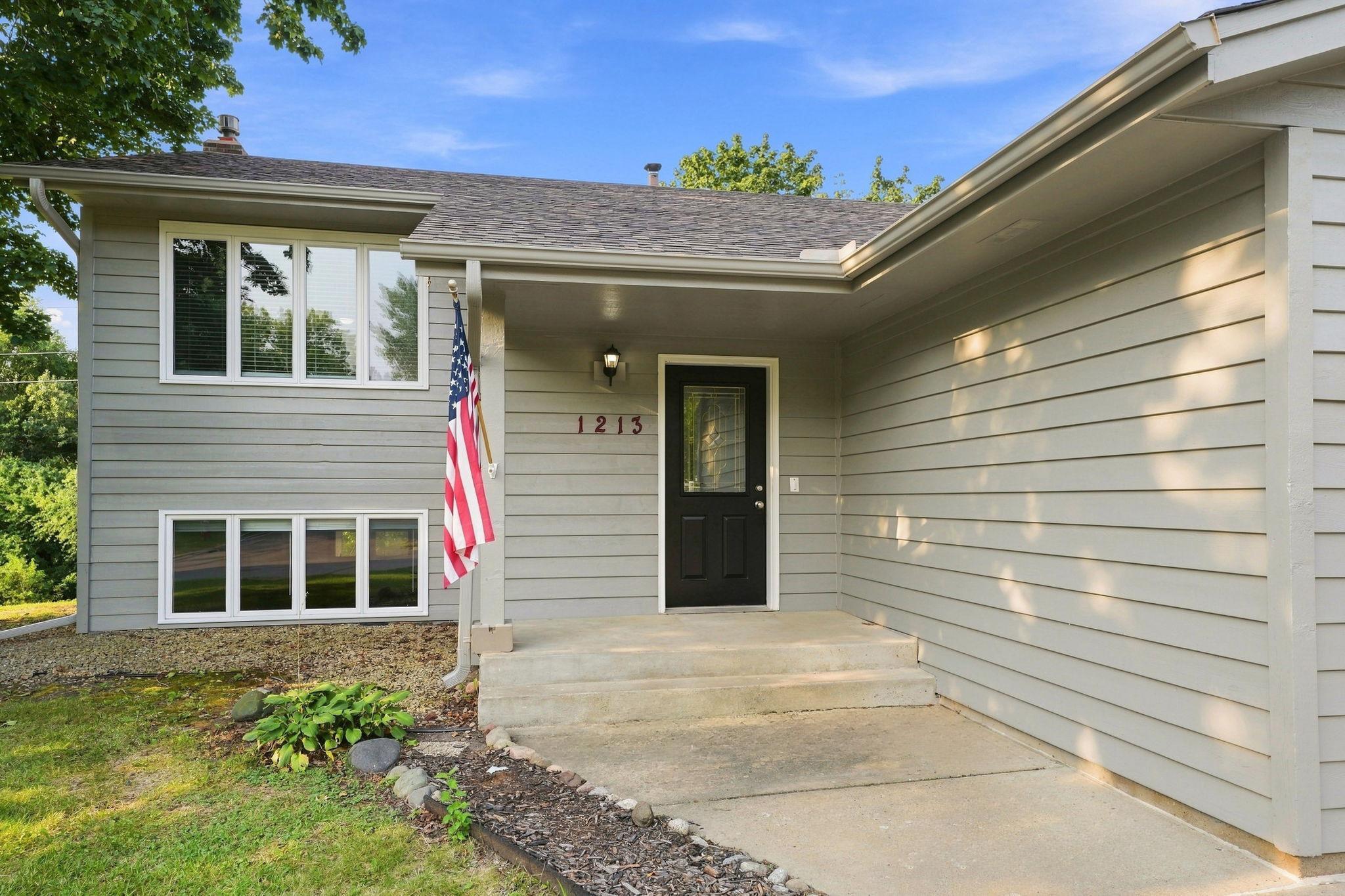 1213 W 158th Street