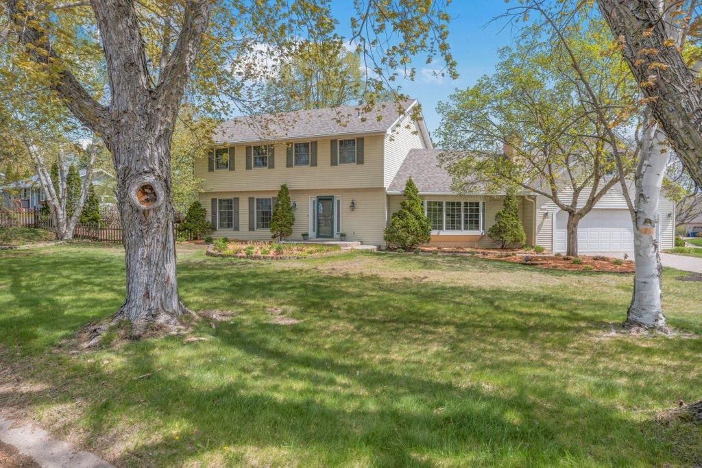Photo of 2805 Alvarado Lane N, Plymouth, MN 55447 (MLS # 7039903)