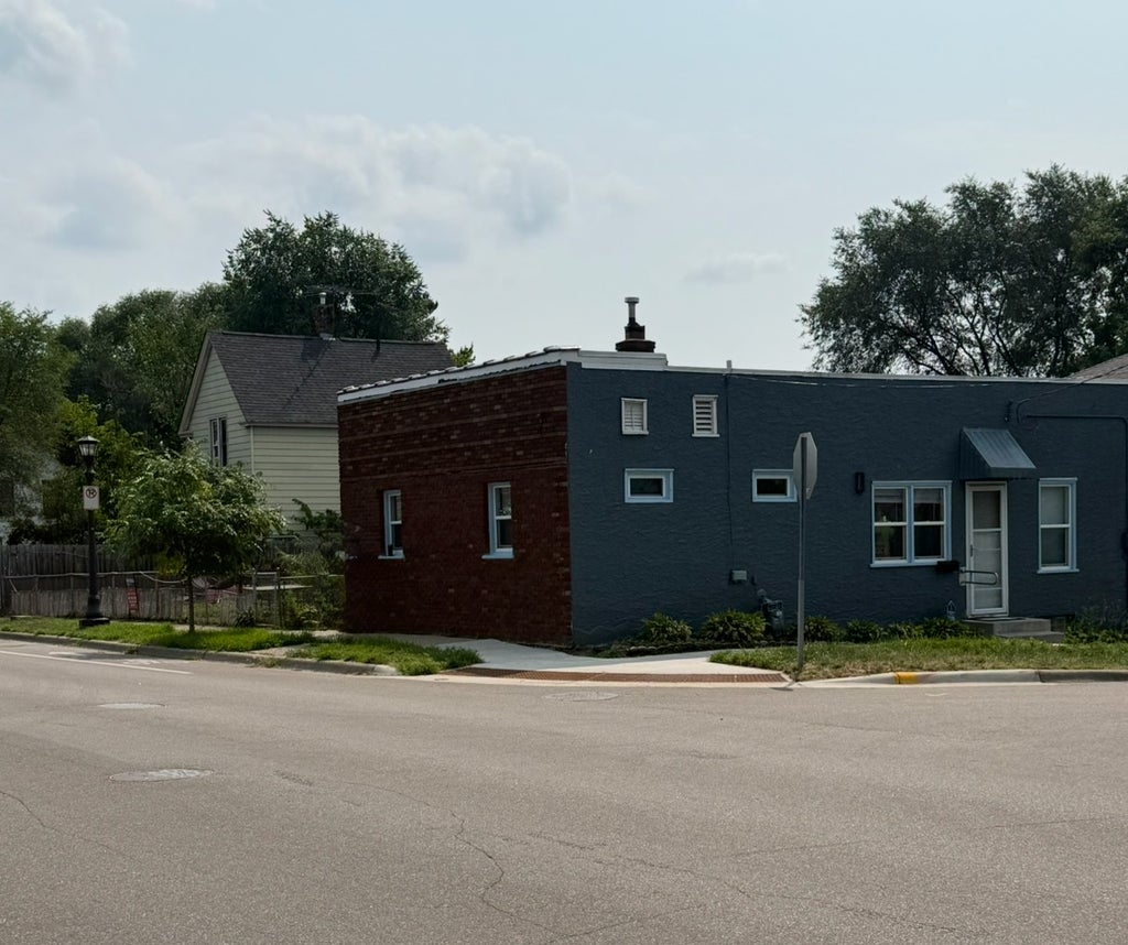 Photo of 318 Front Avenue, Saint Paul, MN 55117 (MLS # 7126771)