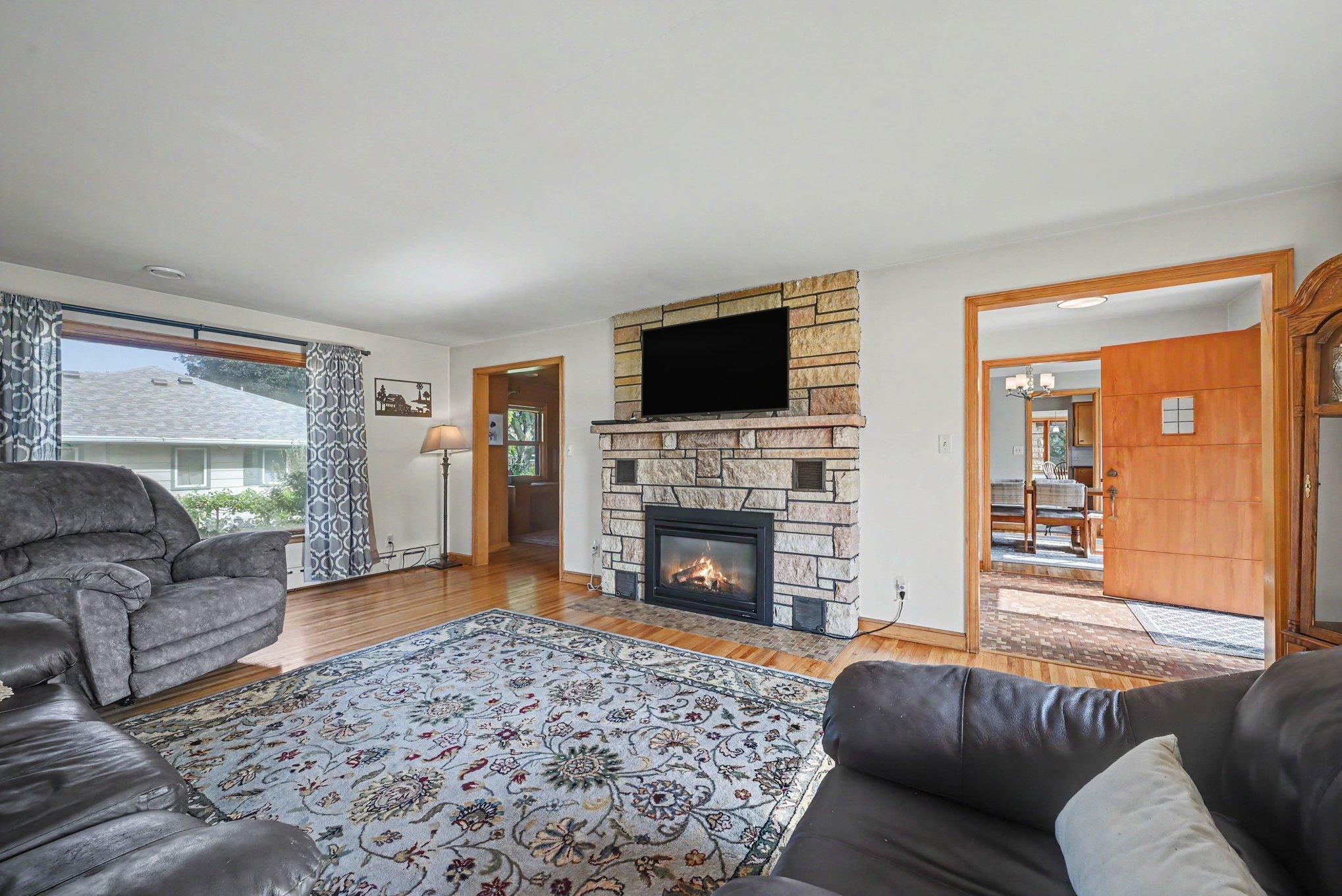 300 5th Street NE