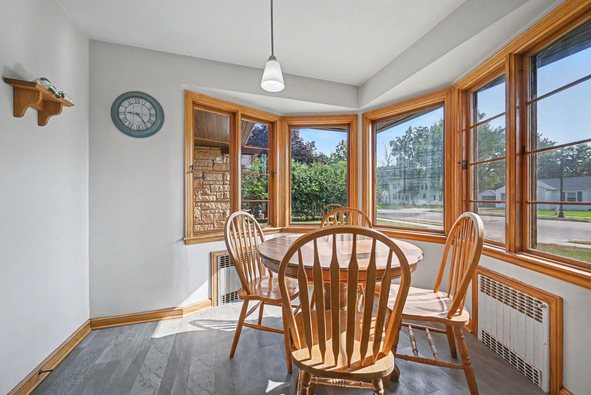 300 5th Street NE