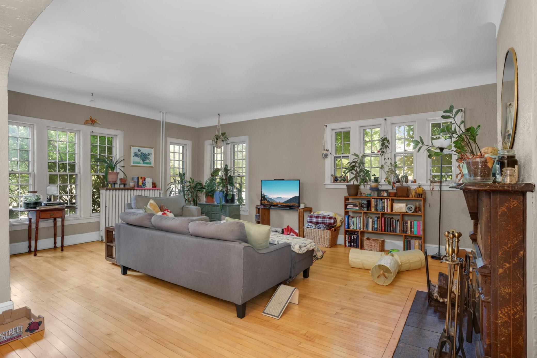 116 Lexington Parkway N