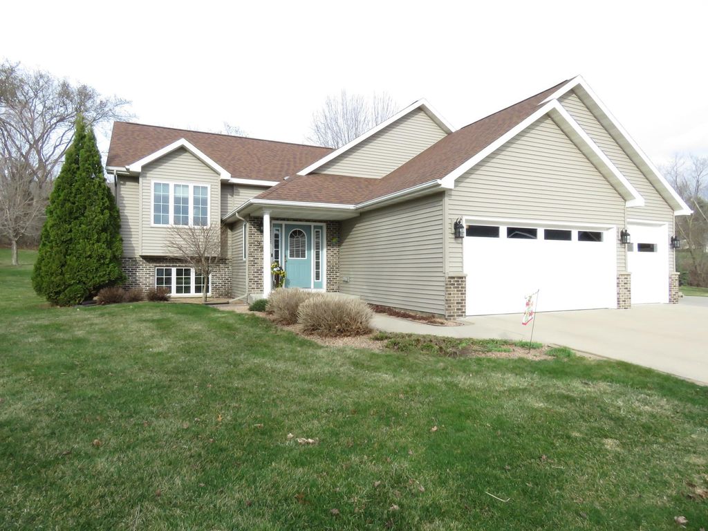 Photo of 924 Balsam Court NE, Pine Island, MN 55963 (MLS # 7053792)