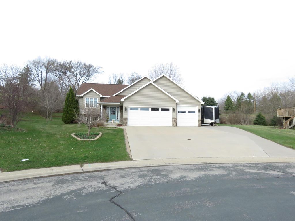 Photo of 924 Balsam Court NE, Pine Island, MN 55963 (MLS # 7053792)