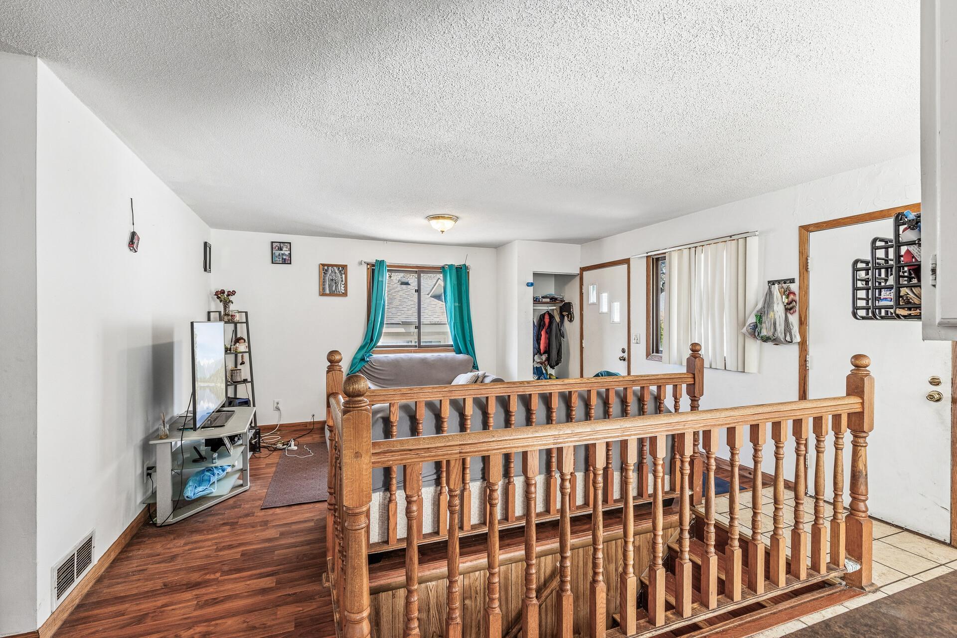 360 Hawthorne Avenue E